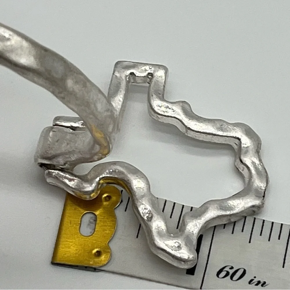 Silver Tone Texas Shape Easy Clasp Bracelet Large Design Spring Flexible